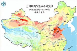 ?我真的痛啊！鲍威尔向裁判抱怨格威夹胳膊